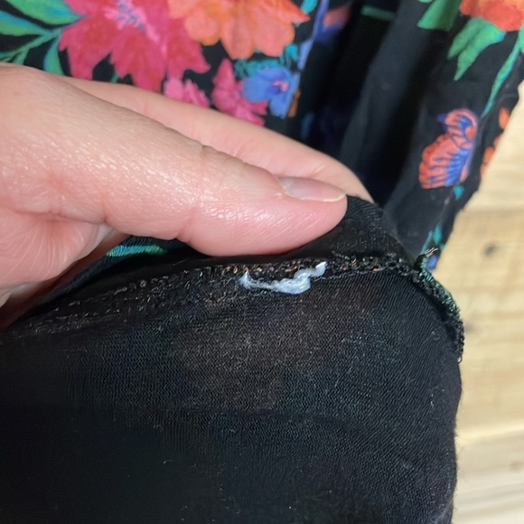 Old Navy size XL Black Floral Sleeveless Soft Stretchy Lightweight Tank Top - Picture 5 of 6